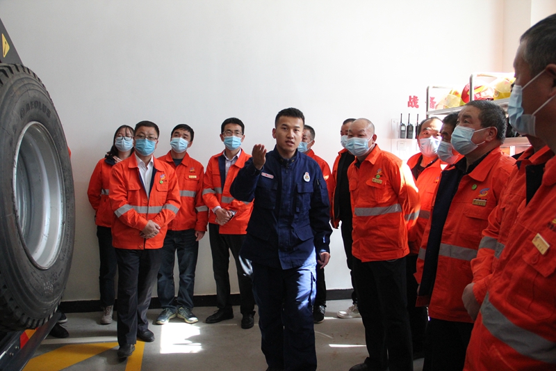 1615801871627944.jpg 参观消防应急物资.JPG