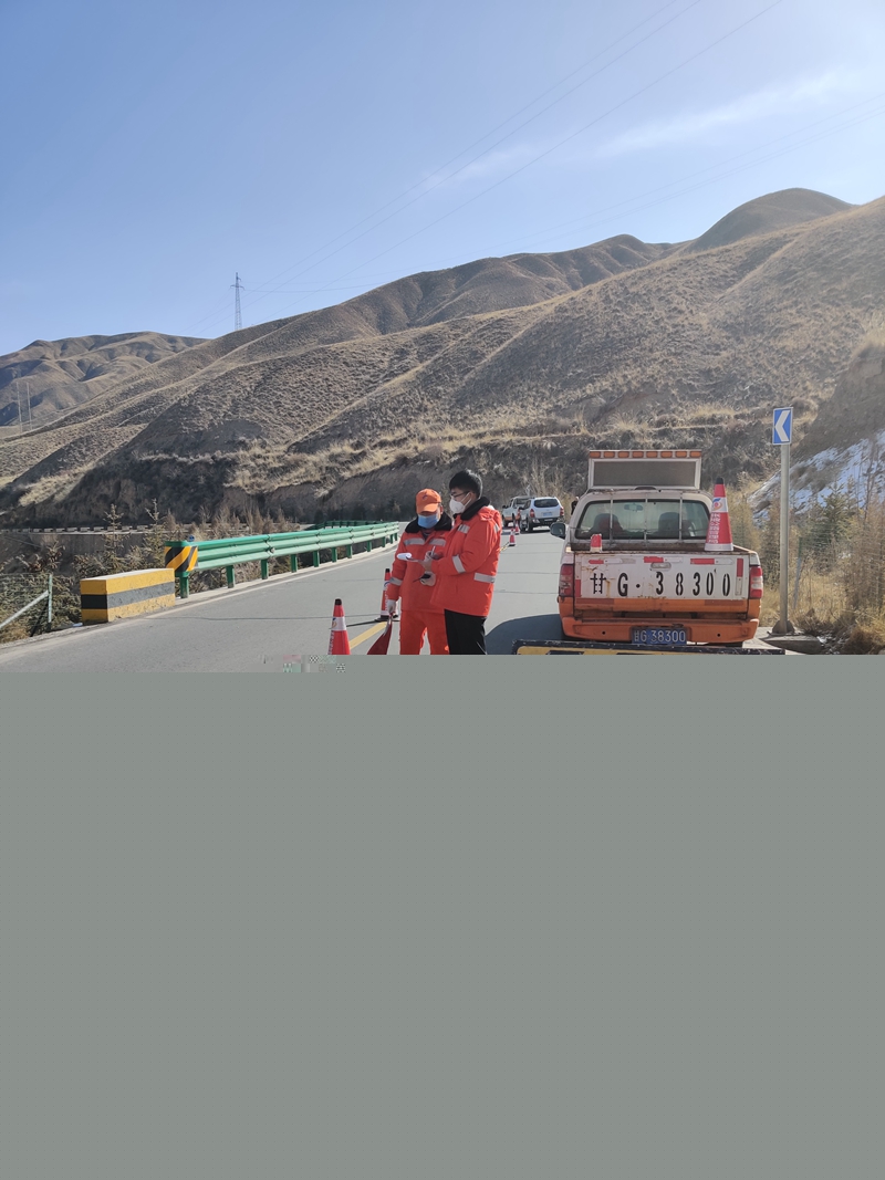 1583918544818296.jpg 安全员抓好现场安全.jpg