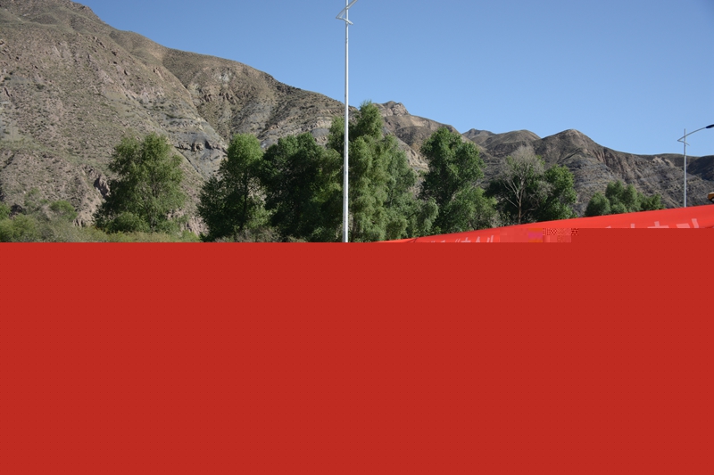 1591092473421337.jpg 肃南段在作业现场开展安全宣誓.JPG