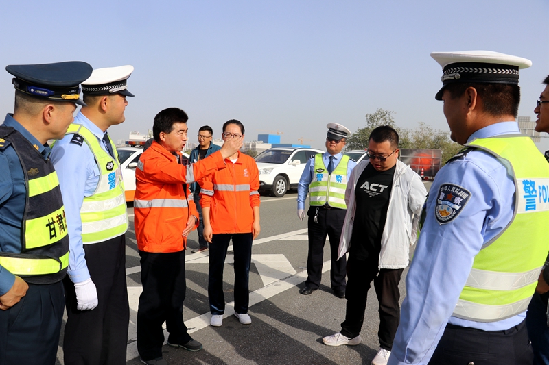 1601025375221148.jpg (高养)现场排查隐患,提出整改措施.JPG