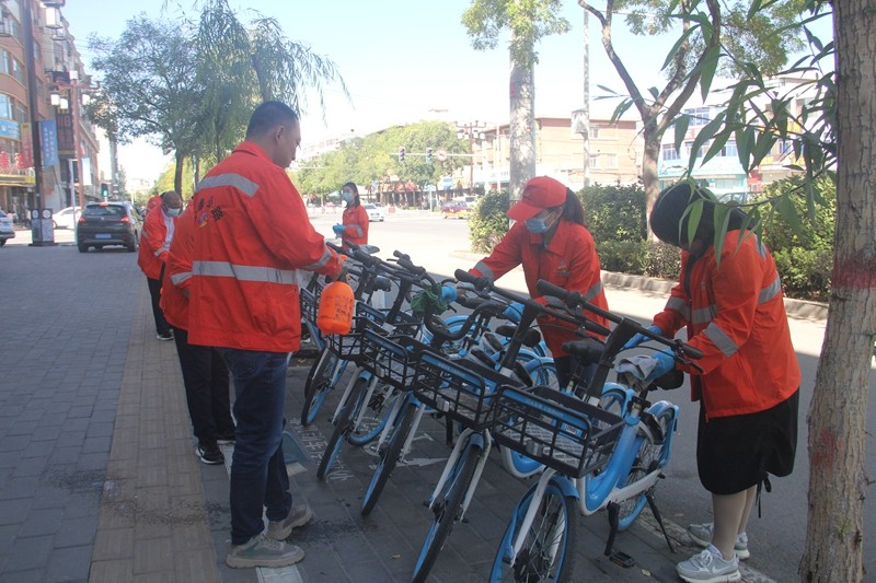 1631265904683424.jpg 擦拭共享单车.JPG