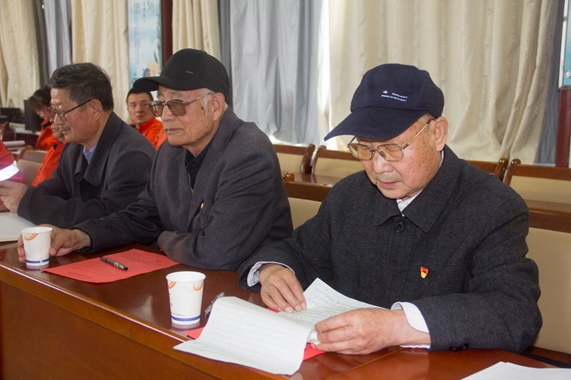 1618823122790258.jpg 老党员分享工作、生活经历.jpg