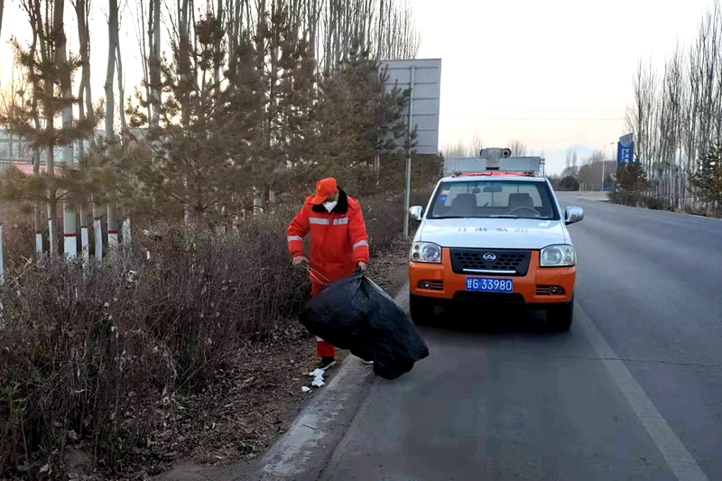 1580359724907073.jpg 公路巡查保洁。王怀贵 摄.jpg