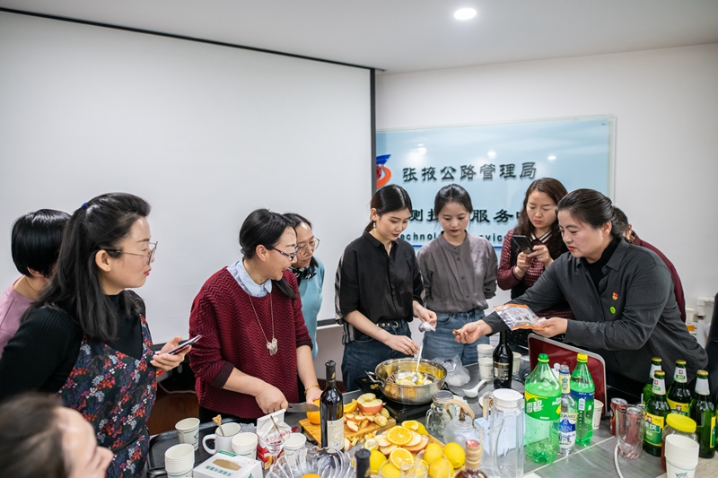 1589884676849233.jpg 文化沙龙活动2.jpg