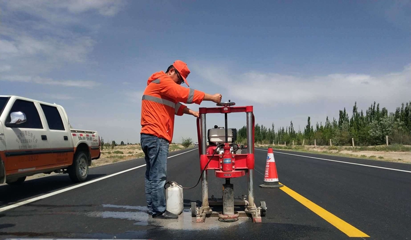 1590485323265446.jpg 路面钻芯取样.jpg