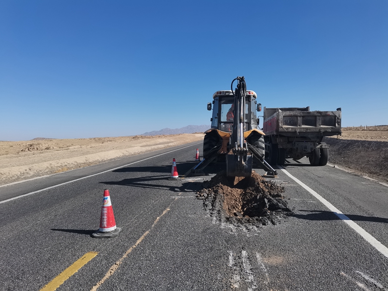 1613726902458410.jpg 路面病害处治.jpg