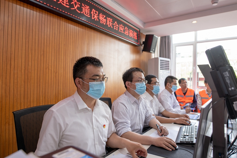 1589604911740407.jpg 7.演练指挥部工作人员在指挥调度 钟晓亮 摄.jpg