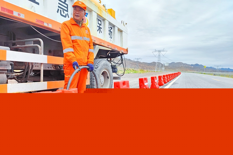 水马中加水   周永祥 摄.jpg