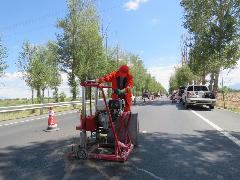 1596016944590860.jpg 路面钻芯取样.jpg