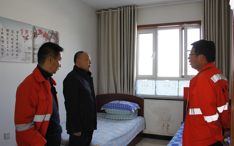 1614852408640368.jpg 查看临泽段职工宿舍情况.JPG