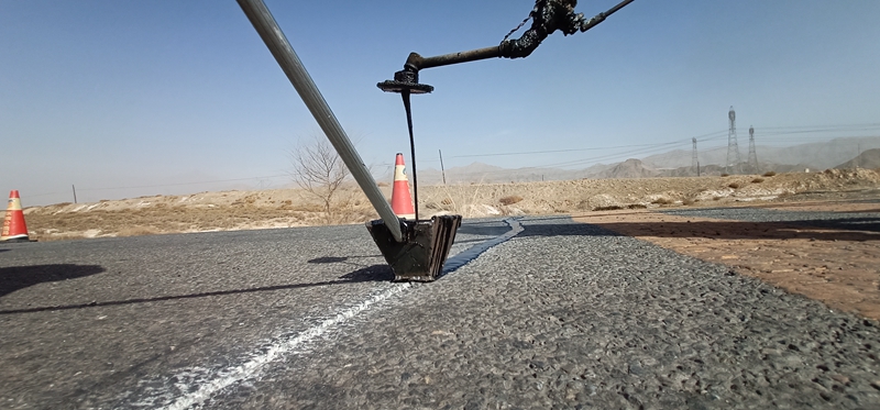 1615802100919322.jpg 灌缝 (薛文仲摄).jpg