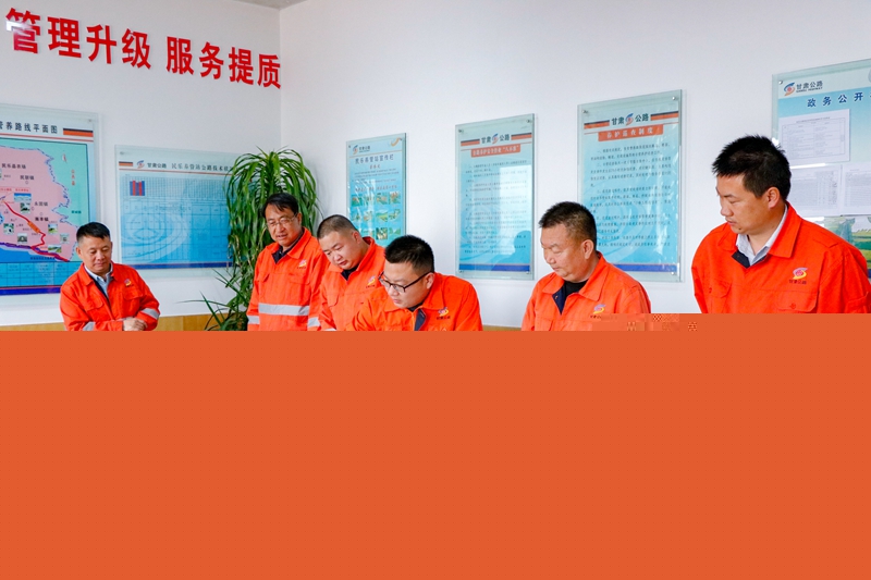 1616124758682405.jpg 进行作业区布设桌面推演(杨明月 摄).jpg