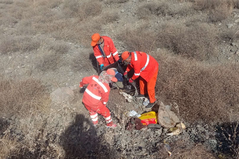 1620467250758185.jpg 路域环境集中整治李红梅摄.jpg