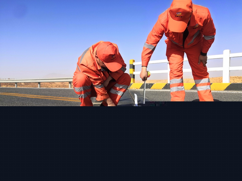 1618307152291447.jpg 测量止水带距离路面厚度.jpg