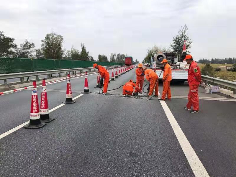 1631784724342544.jpg 桥梁伸缩缝维修.jpg