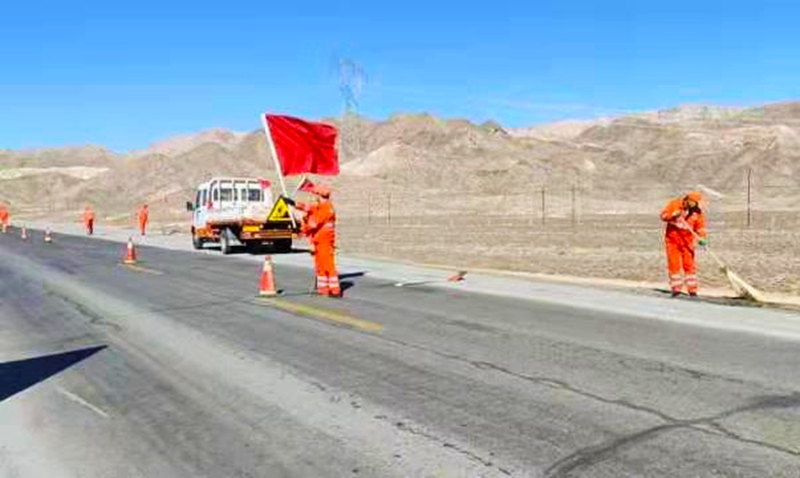 1613726930694050.jpg 清扫路边垃圾.jpg