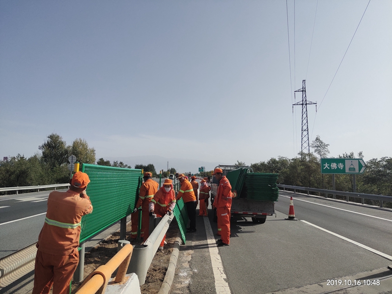 1571736308445030.jpg 安装防眩网.jpg