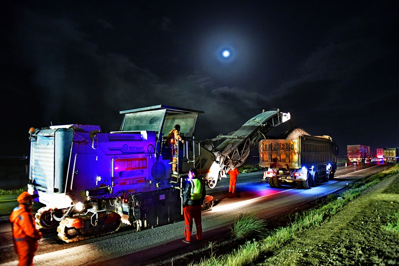 1622530028221243.jpg 路面铣刨现场作业.jpg