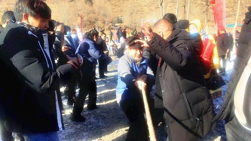 1608630420987198.jpg 雪地拔河.jpg