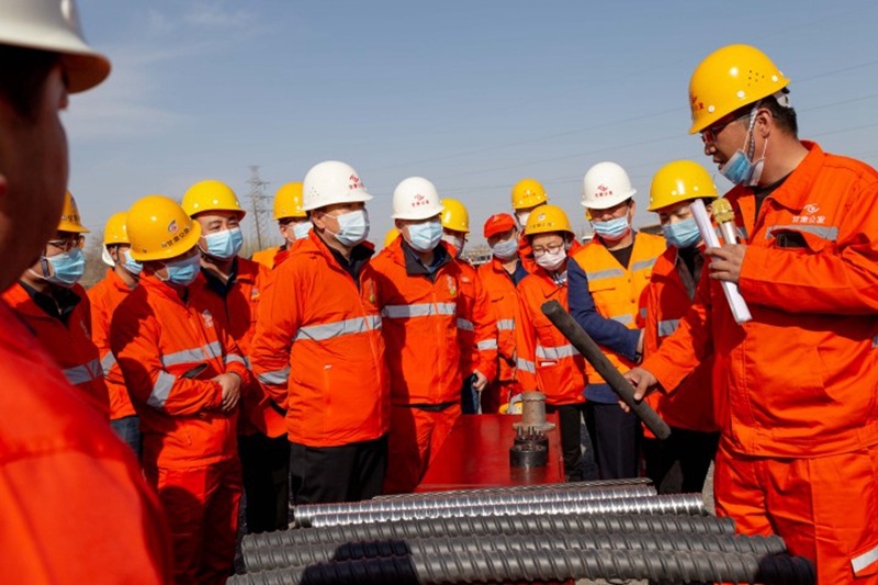 1587720334724046.jpg 3.介绍预应力筋及张拉伸.jpg