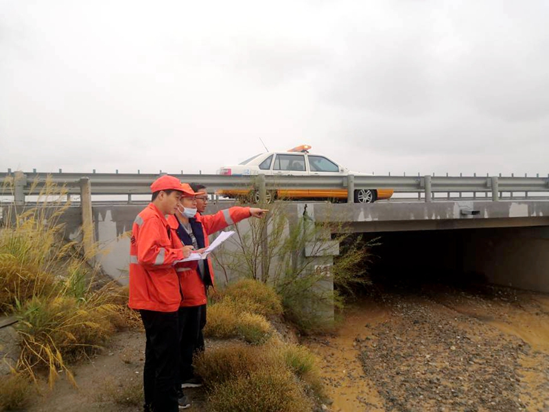 桥梁汛期排查.jpg