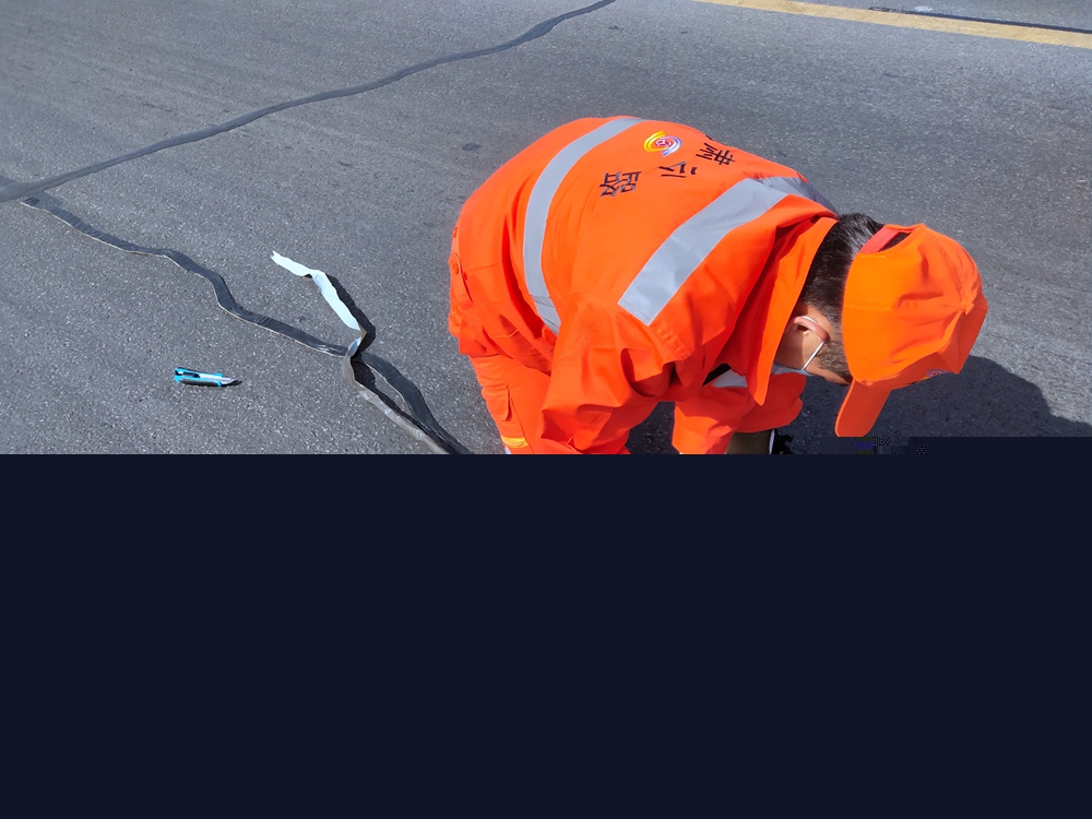 1616056450154741.jpg 粘贴裂缝带.jpg