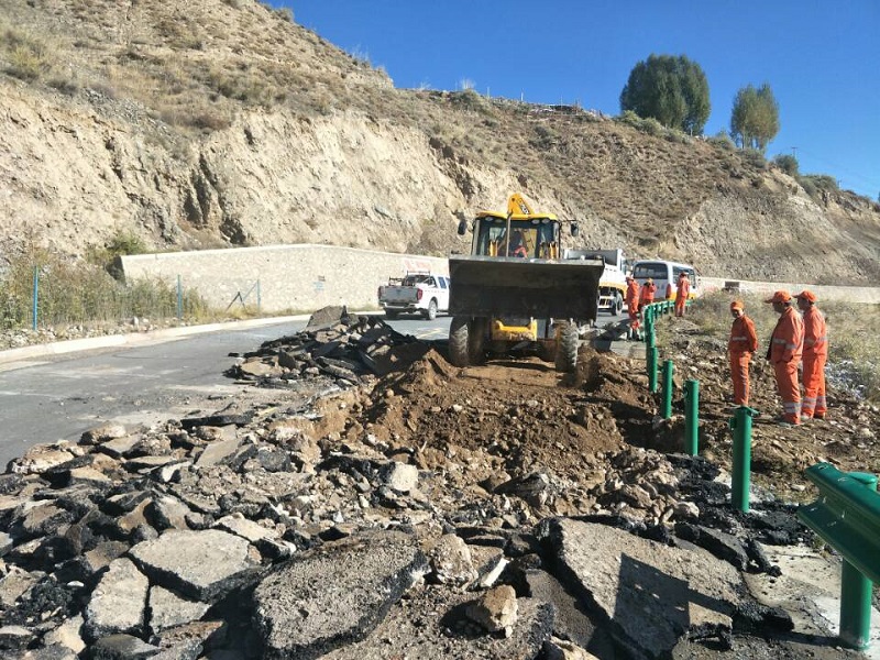 1572009213312388.jpg 空洞开挖.jpg