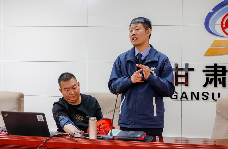 1586851200712487.jpg 血压计的正确操作和使用演示(陈银国 摄).jpg