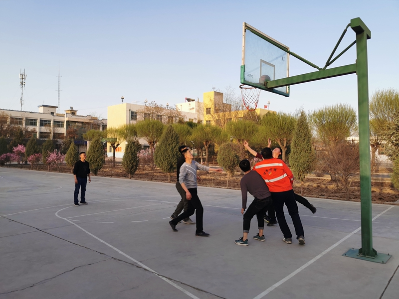 1619773629568220.jpg 开展篮球对抗赛.jpg