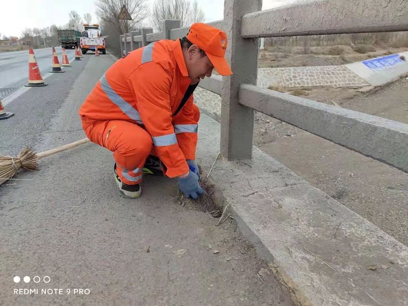 1618307169240770.jpg 清理泄水孔.jpg