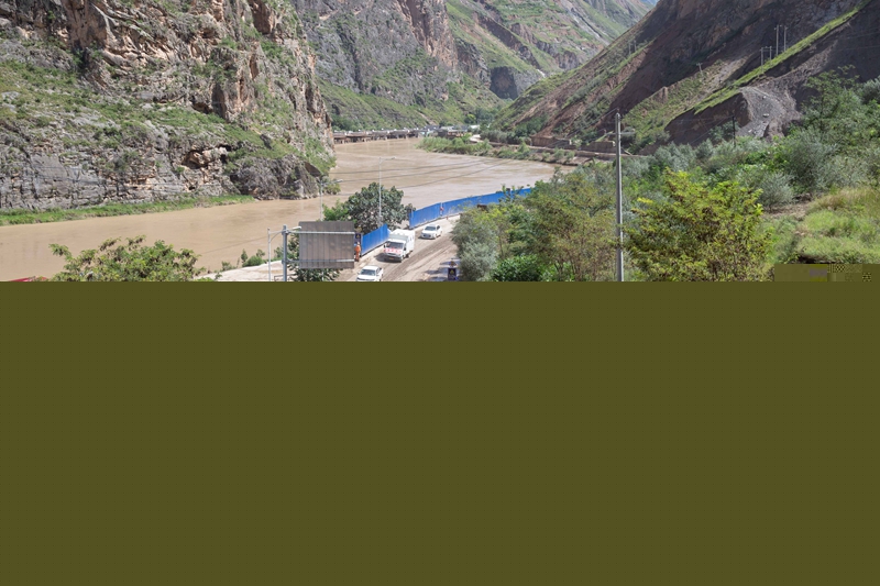 10   清除路面淤泥.jpg