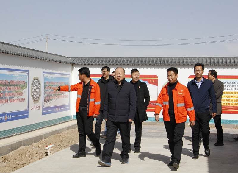 1614852432775586.jpg 查看围墙改造情况.JPG