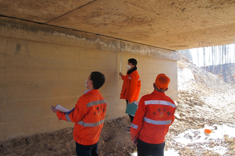 1581592564360559.jpg 桥涵检查 高振华摄.JPG